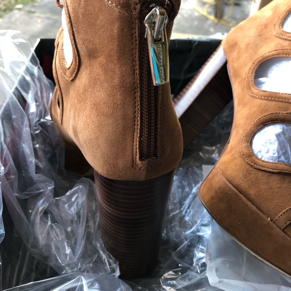 Vince Camuto women’s shoes - Picture 5 of 7